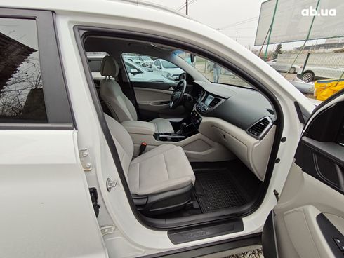Hyundai Tucson 2018 белый - фото 17