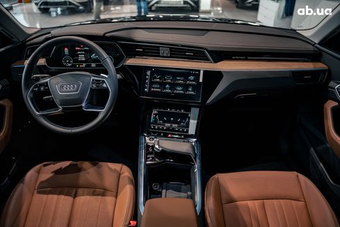 Audi Q8 e-tron 2023 коричневый - фото 8
