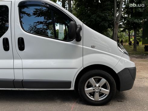 Renault Trafic 2010 белый - фото 4