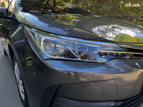 Toyota Corolla 2017 серый - фото 4