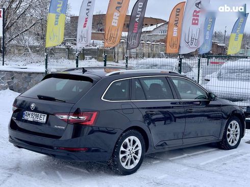 Skoda Superb 2016 - фото 28