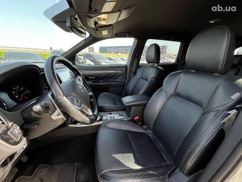 Mitsubishi Outlander 2021 серый - фото 18