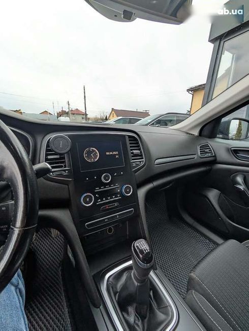 Renault Megane 2017 - фото 15