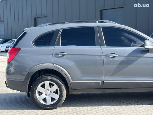 Chevrolet Captiva 2011 серый - фото 10