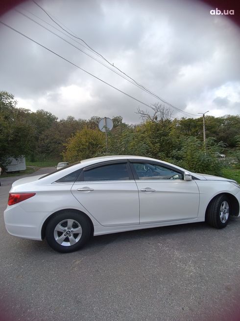 Hyundai Sonata 2013 белый - фото 3