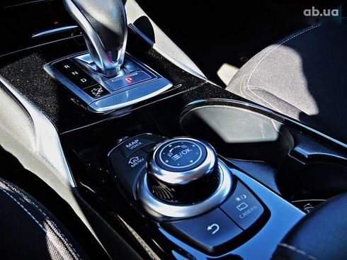 Infiniti Q30 2017 - фото 12