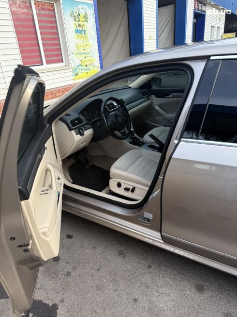 Volkswagen Passat 2015 бежевый - фото 9