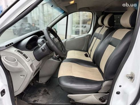 Renault Trafic 2011 - фото 14