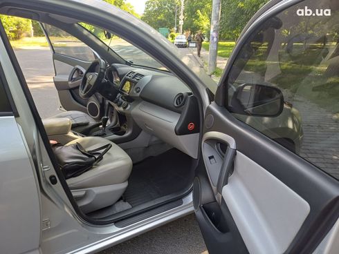 Toyota RAV4 2007 серебристый - фото 7