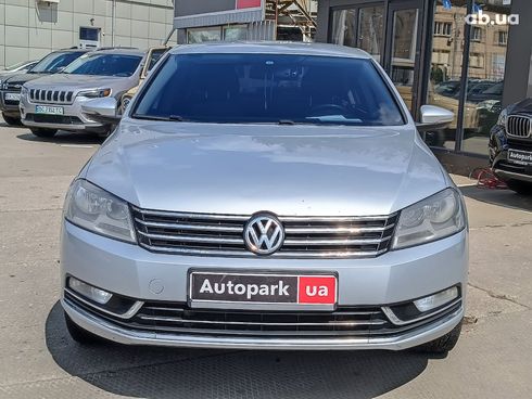 Volkswagen Passat 2012 серый - фото 2
