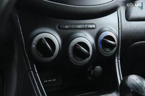 Hyundai i10 2011 - фото 15