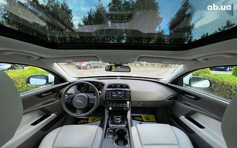 Jaguar XE 2016 - фото 13
