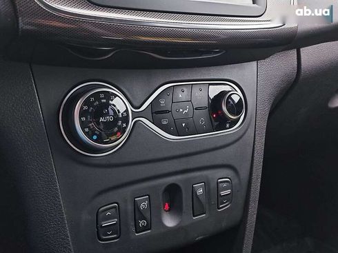Renault Sandero 2021 - фото 21