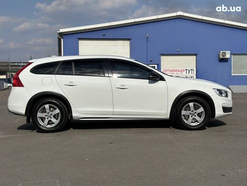 Volvo V60 Cross Country 2016 белый - фото 2