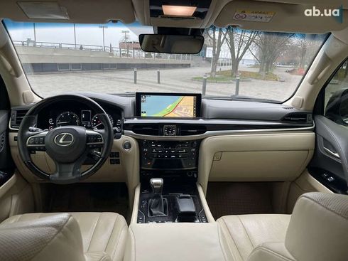 Lexus LX 2017 - фото 29