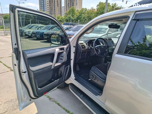 Toyota Land Cruiser Prado 2021 белый - фото 18