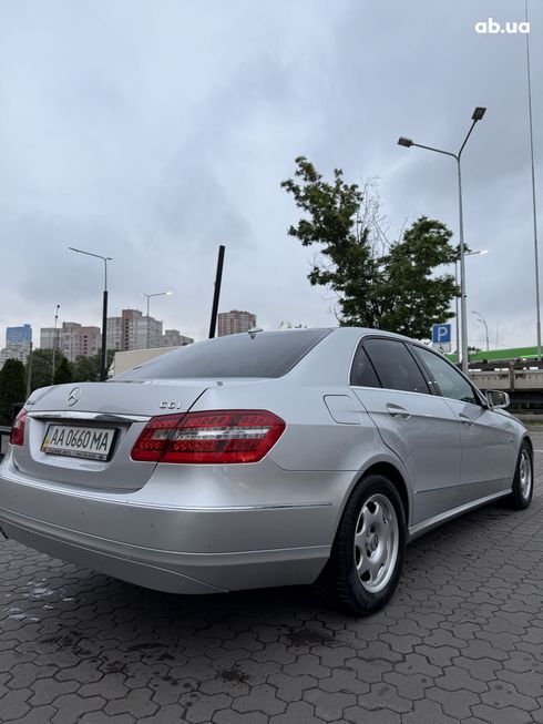Mercedes-Benz E-Класс 2010 - фото 4