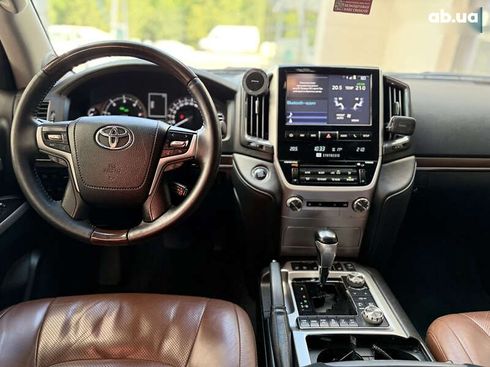 Toyota Land Cruiser 2017 - фото 17