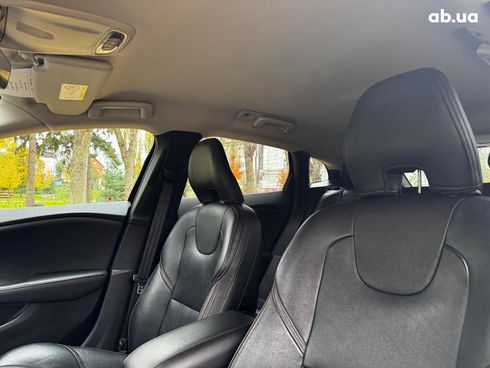 Volvo V40 2015 черный - фото 18