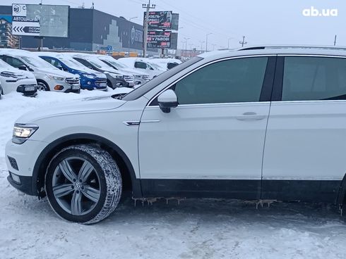 Volkswagen Tiguan 2018 белый - фото 8