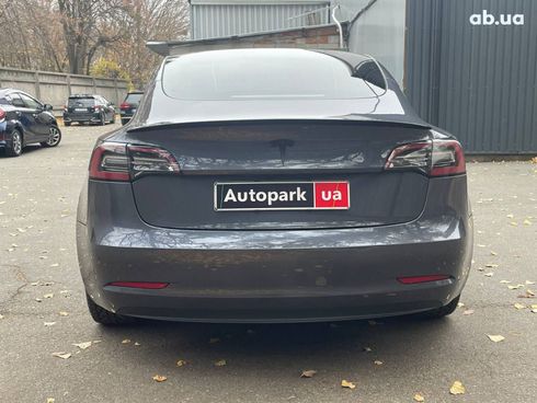 Tesla Model 3 2022 серый - фото 7