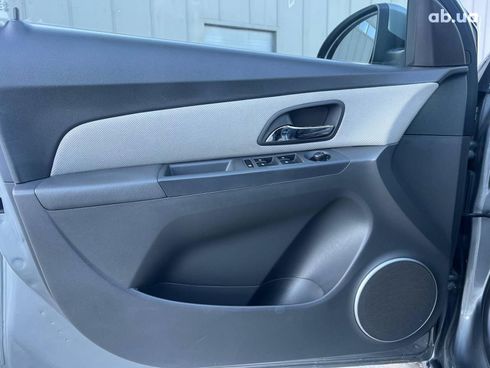 Chevrolet Cruze 2010 серый - фото 15