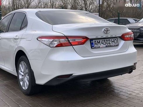 Toyota Camry 2019 - фото 18