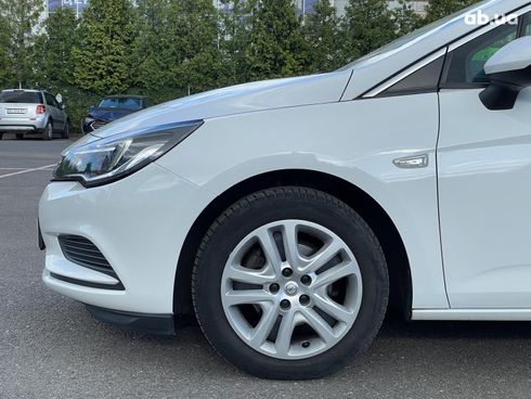 Opel Astra 2018 белый - фото 7
