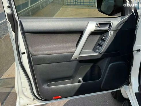 Toyota Land Cruiser Prado 2019 - фото 13