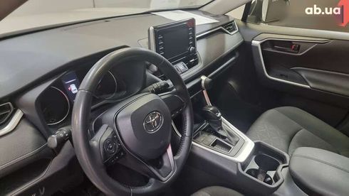 Toyota RAV4 2021 - фото 10