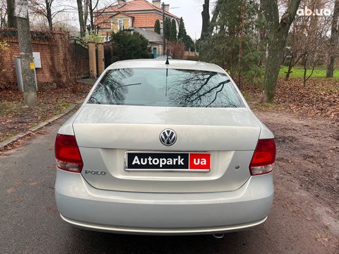 Volkswagen Polo 2013 бежевый - фото 18