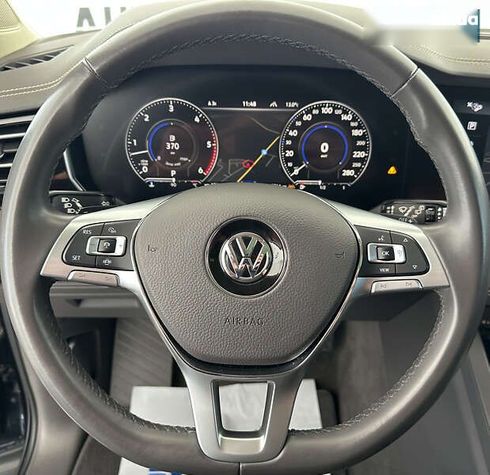 Volkswagen Touareg 2019 - фото 24