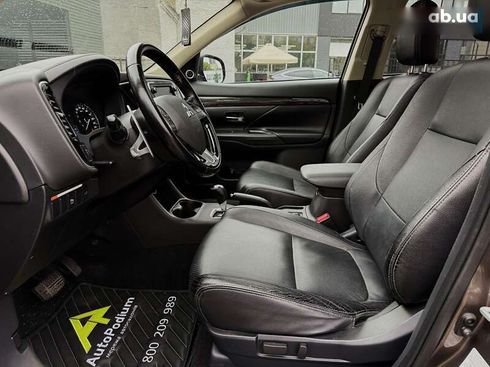 Mitsubishi Outlander 2015 - фото 28