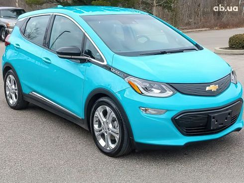 Chevrolet Bolt 2021 голубой - фото 3