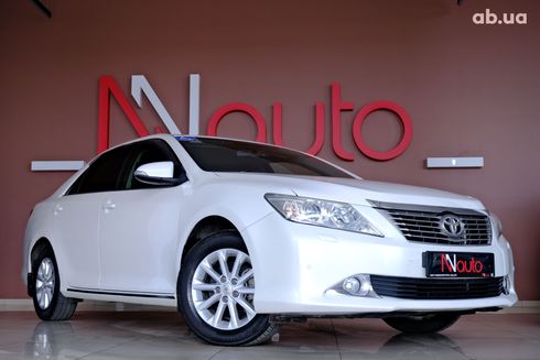 Toyota Camry 2012 белый - фото 4