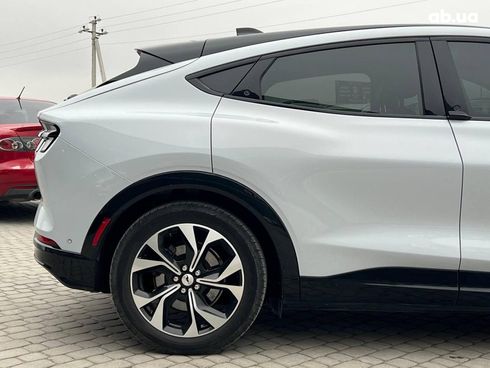 Ford Mustang Mach-E 2022 белый - фото 8