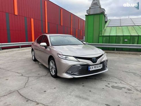 Toyota Camry 2019 - фото 3