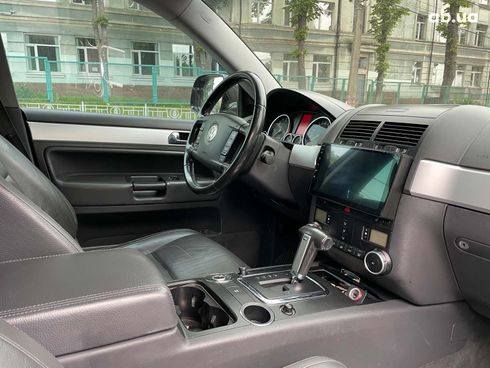 Volkswagen Touareg 2008 черный - фото 26