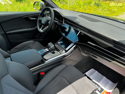Audi Q8 2024 серый - фото 20
