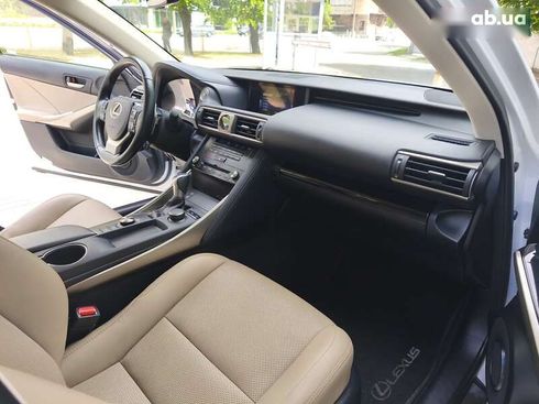 Lexus IS 2017 - фото 17