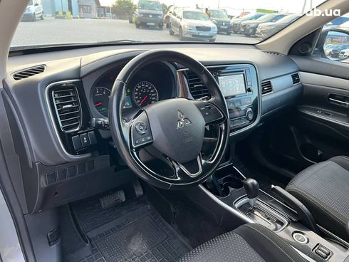 Mitsubishi Outlander 2017 серый - фото 35