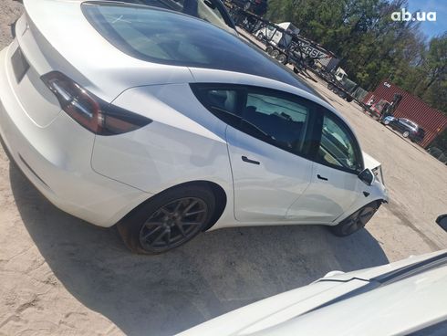 Tesla Model 3 2022 белый - фото 2