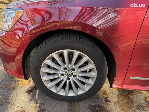 Volkswagen Passat 2016 красный - фото 10