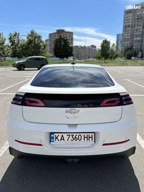 Chevrolet Volt 2015 белый - фото 2