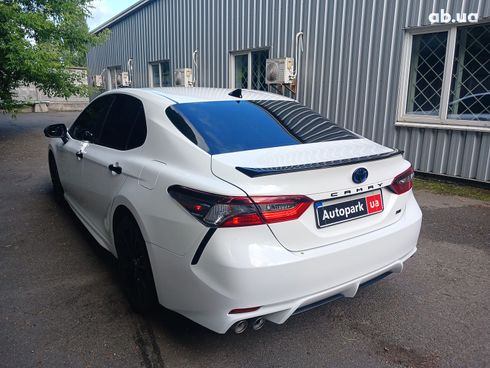 Toyota Camry 2021 белый - фото 5
