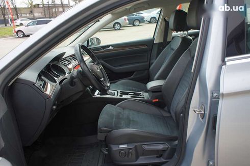 Volkswagen Passat 2018 - фото 19