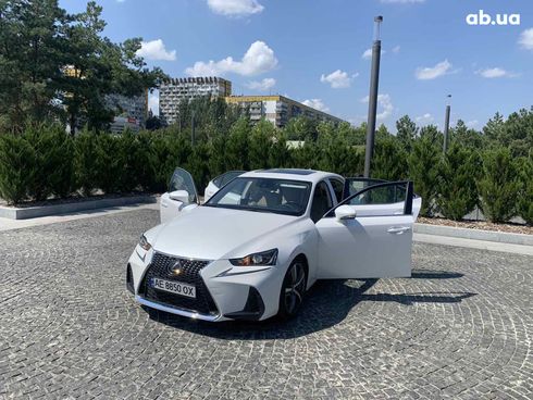 Lexus IS 2017 белый - фото 9