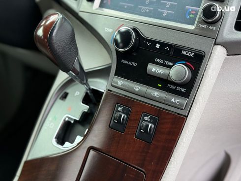 Toyota Venza 2009 белый - фото 23