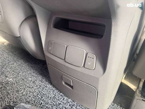 Kia Carnival 2017 - фото 15