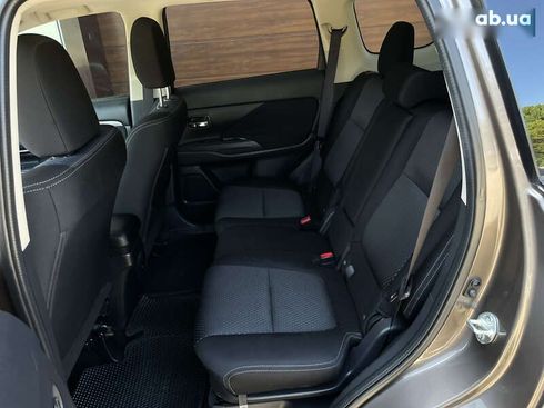 Mitsubishi Outlander 2016 - фото 27